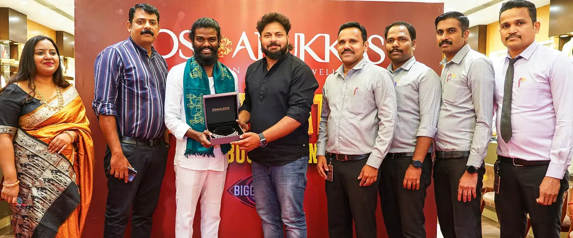 Jos Alukkas Honors Bigg Boss Season 7 Winner Pallavi Prashanth with Exquisite Diamond Necklace