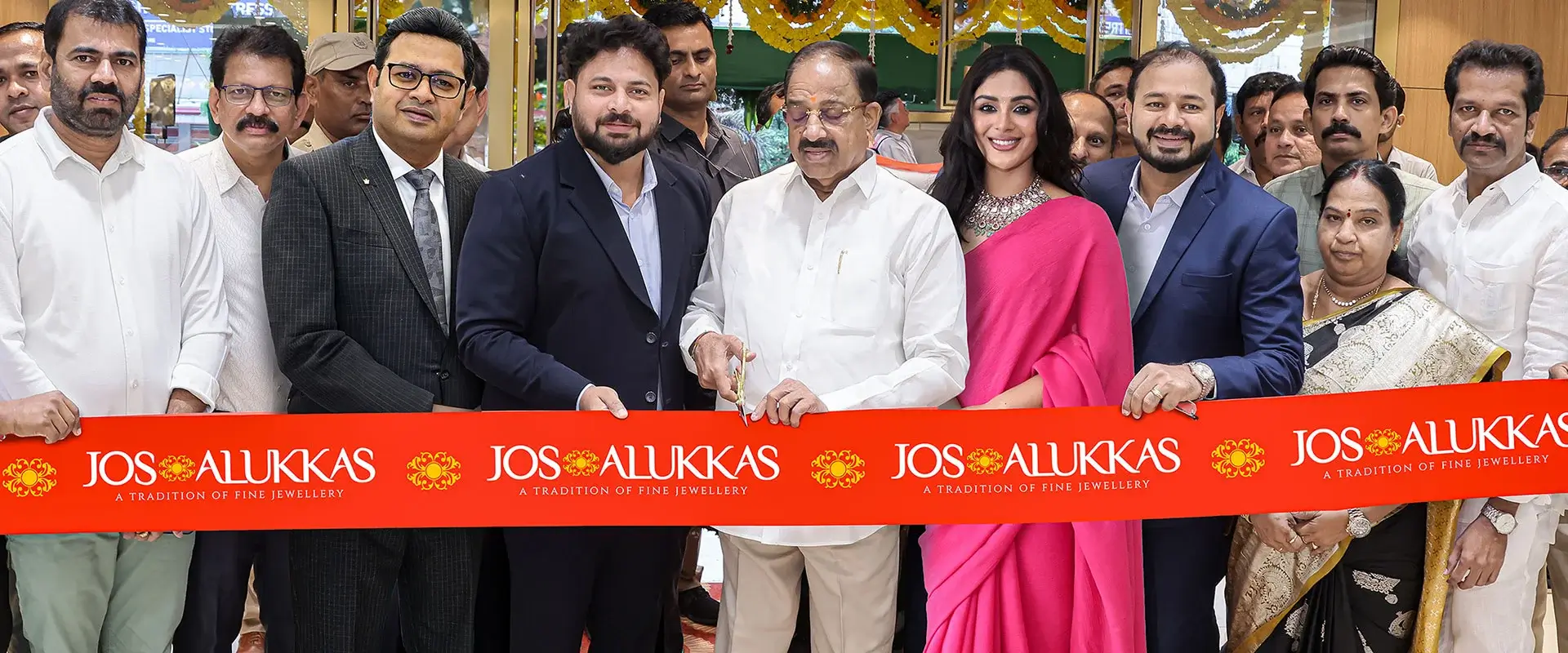Jos Alukkas Brand New Showroom Opens in Khammam